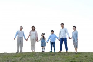 日本では家族＝核家族とうイメージですが、インドネシアでの家族は家系列全部です。